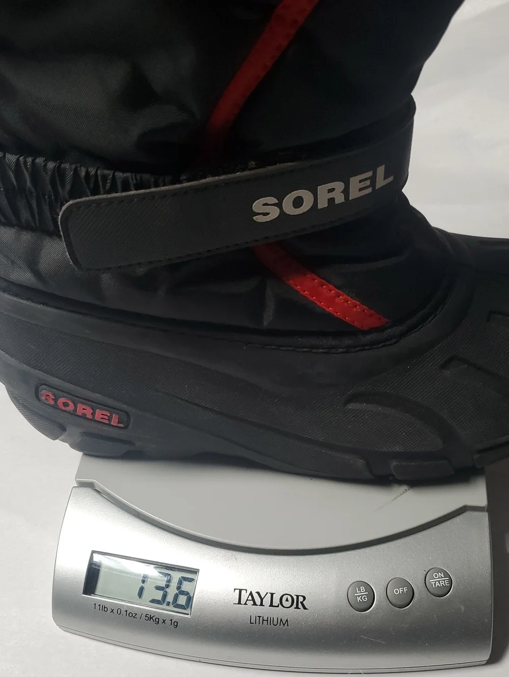 Sorel Youth Flurry Waterproof Winter Snow Boot Size 4 Big Kid Black Red